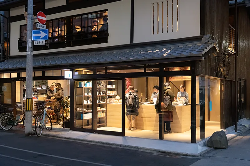 Blue Bottle Coffee - Kyoto Rokkaku Cafe